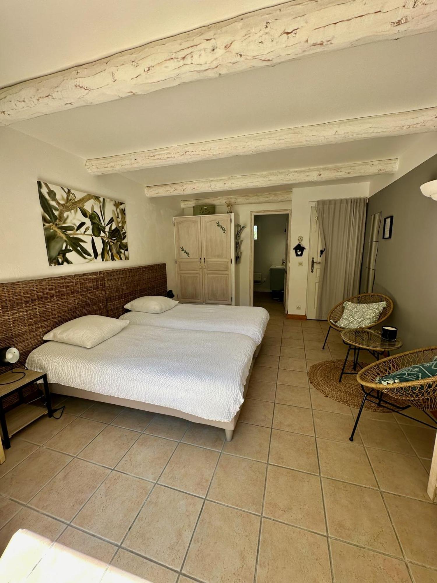 Hotel Pierres-Blanches Venasque Habitación foto